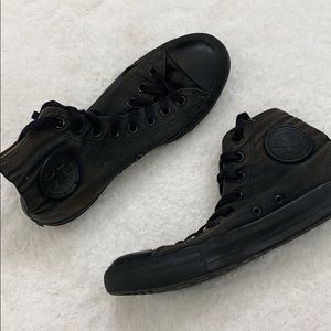 converse all black high tops